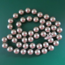 Klasiskas platīnkrāsas pērļu krelles 